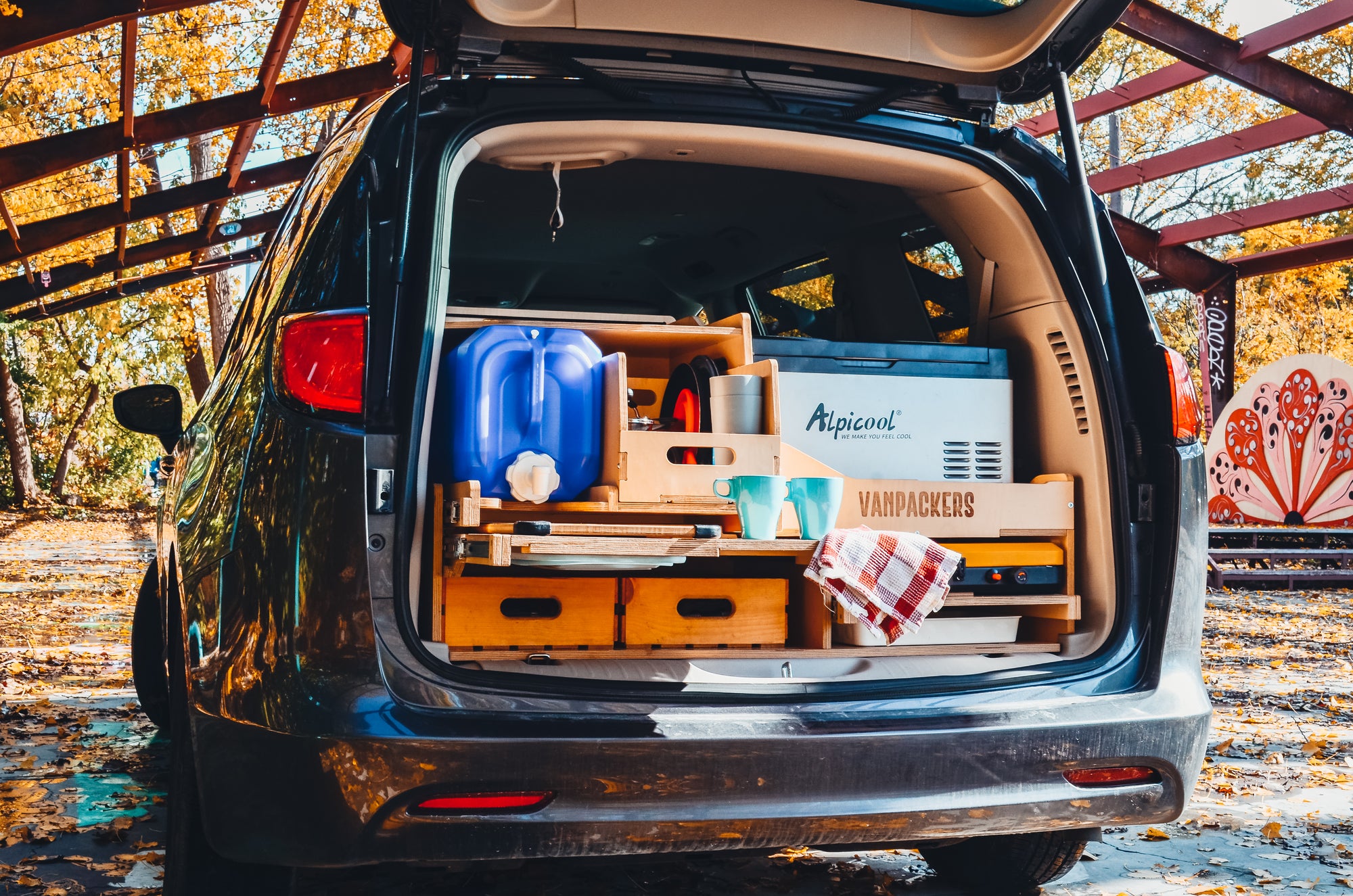 Comment bien aménager un campervan : choisir un kit de conversion Vanpackers