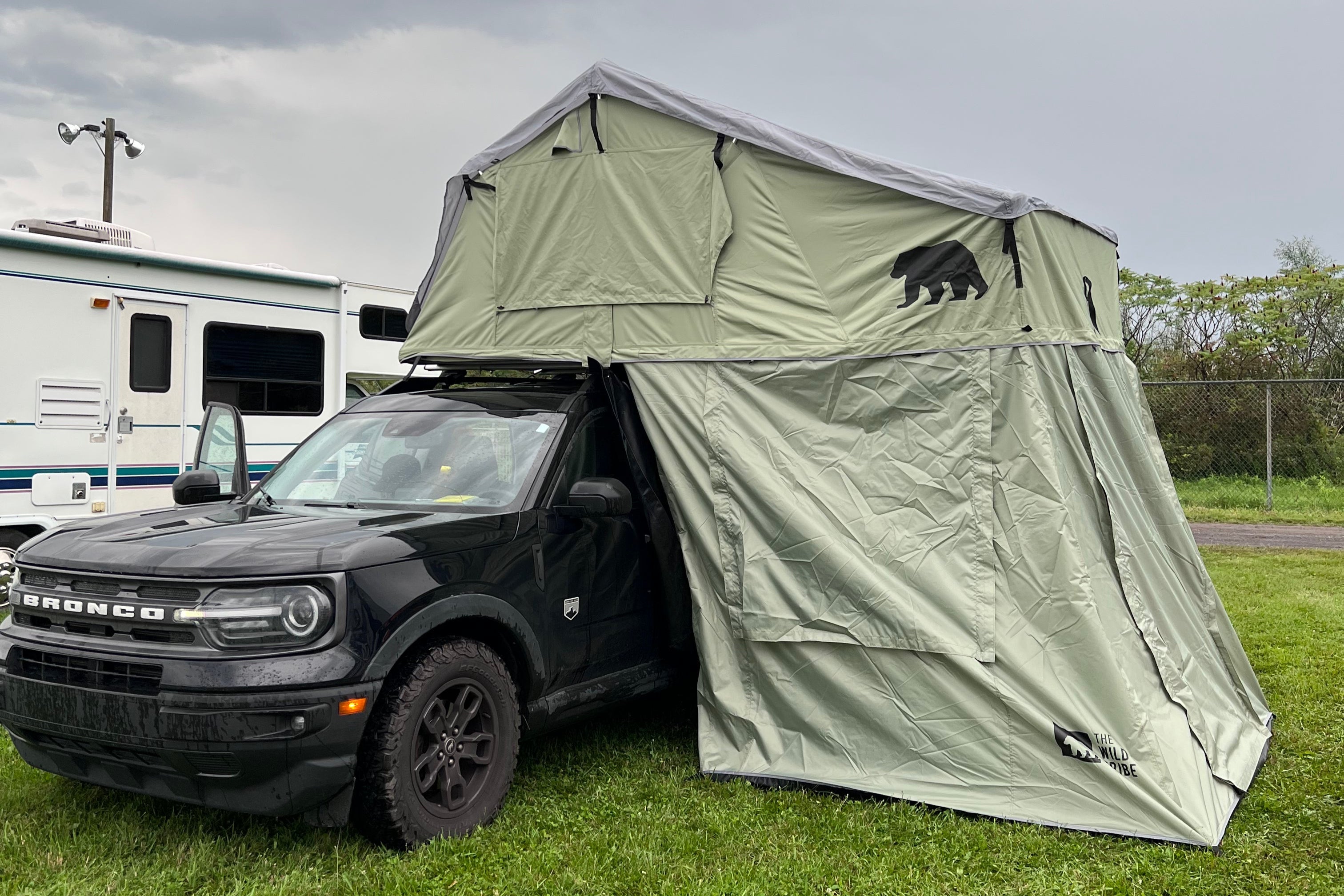 Revelstoke XE rooftop tent 3-4 people | The Wild Tribe